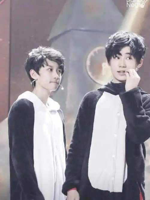 主演:张真源,陈泗旭*勿上升真人*文笔烂,请见谅(张总办公室)张真源