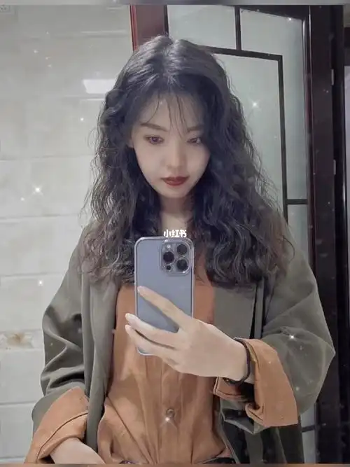 大脸9999中长发女生不能错过的烫发发型～～慵懒蓬松的法式卷发