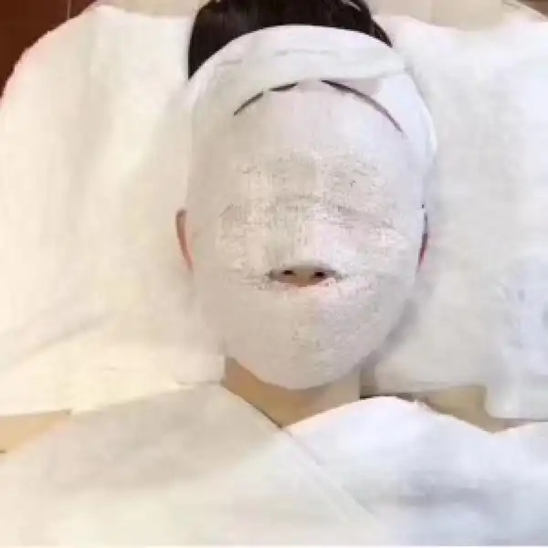 木乃伊焕肤迅速作用于肌肤表层,促进血液循环,提升脸部肌肉从而达到