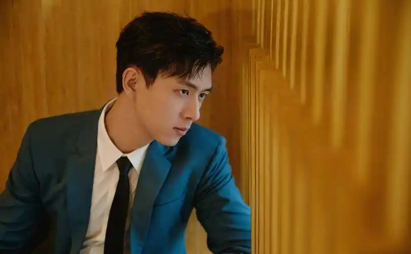 李现西装霸道总裁写真曝光高冷霸道的气质真是让人难以抵抗