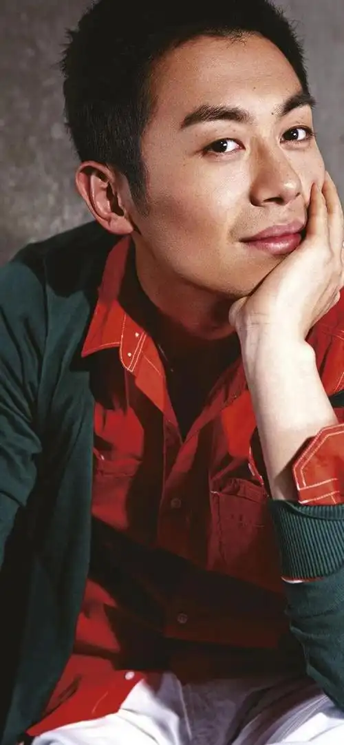 大概一说到帅气的男明星很少有人想到朱亚文,确实他的长相在浩繁男