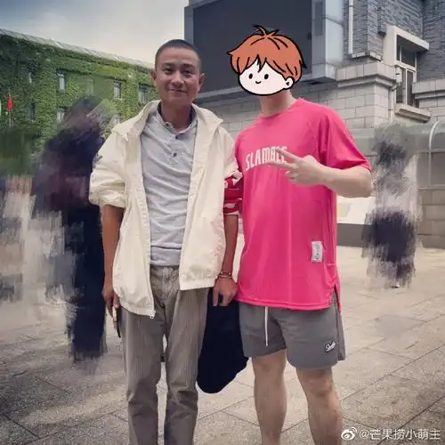 文章和素人合照