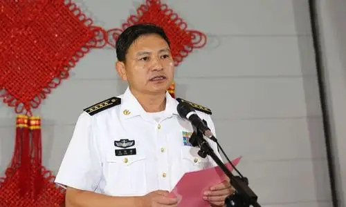 2016年,王红理跨海区晋升为东部战区海军副参谋长,跻身副军级,并以第