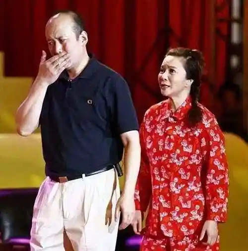 当年两人的合作也曾引起无数流言蜚语甚至有人爆出蔡明丈夫曾警告蔡明