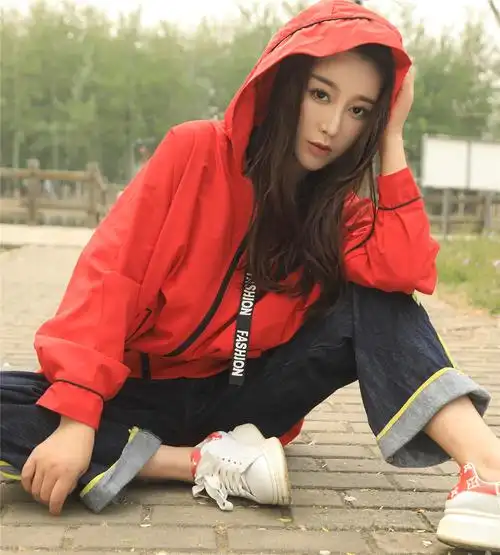 女星侍宣如青春写真曝光 清纯温婉与运动率真间切换自如