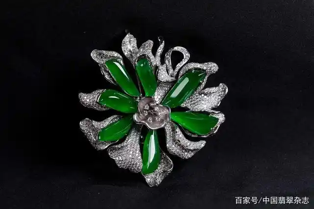 翡翠饰品与礼服的搭配法则