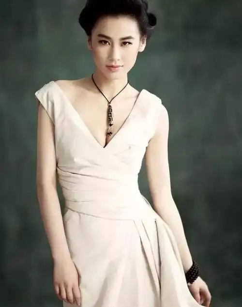 黄圣依佩戴的天珠是不是真的随便挑出来一颗就价值8位数