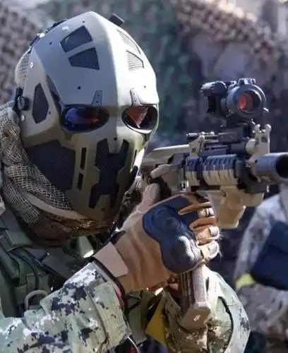 吓唬人的?这款为特种部队开发的防弹面具,连ak的子弹都能挡住