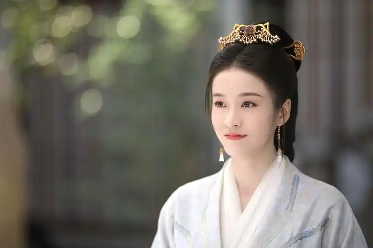 《白发》没有得到太多的关注,成绩也没有特别好,但是张雪迎的古装颜值