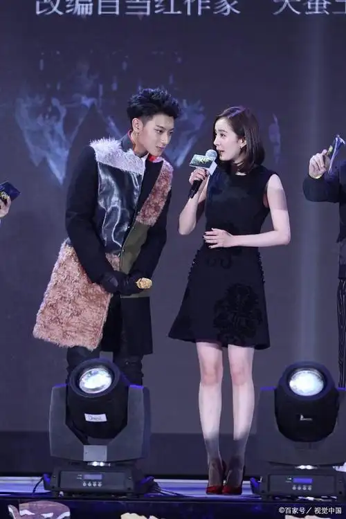 黄子韬与杨幂合作拍戏