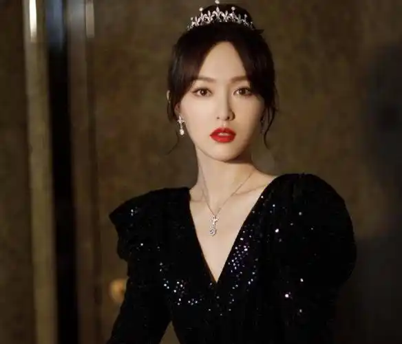 唐嫣亮相品牌活动,生图看出37岁真实状态,终于懂罗晋的快乐了_皮肤