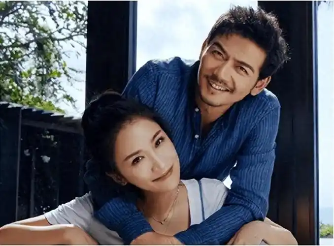 杨烁和自己的妻子都是圈中的演员.