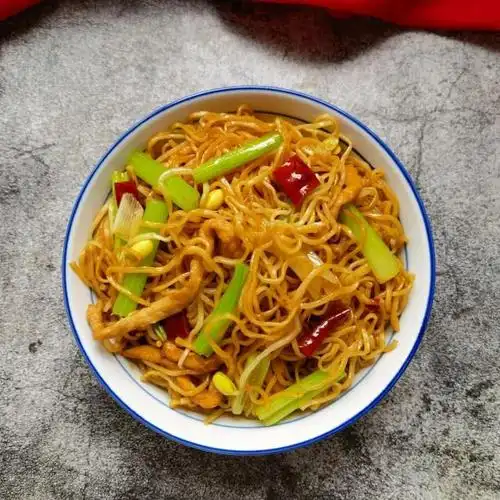 芹菜肉丝蒸卤面