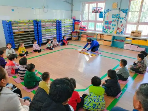 "走进蒙氏 感受成长"——郑工集团幼儿园蒙氏课堂活动