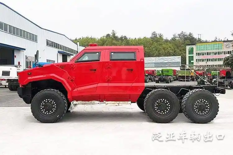 独立悬挂越野专用双排防护型消防救援车