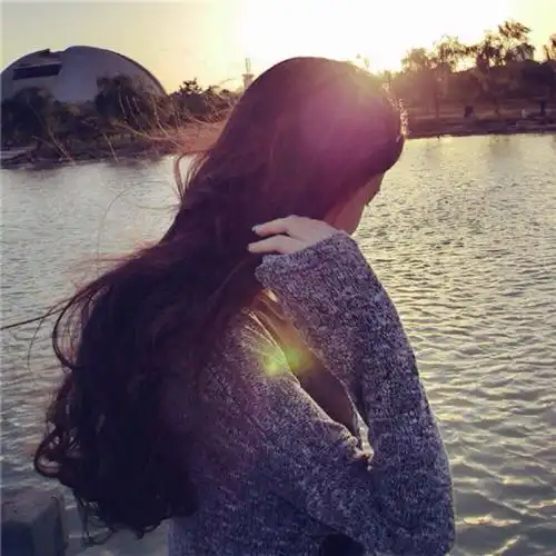 侧颜意境唯美长发女生唯美头像