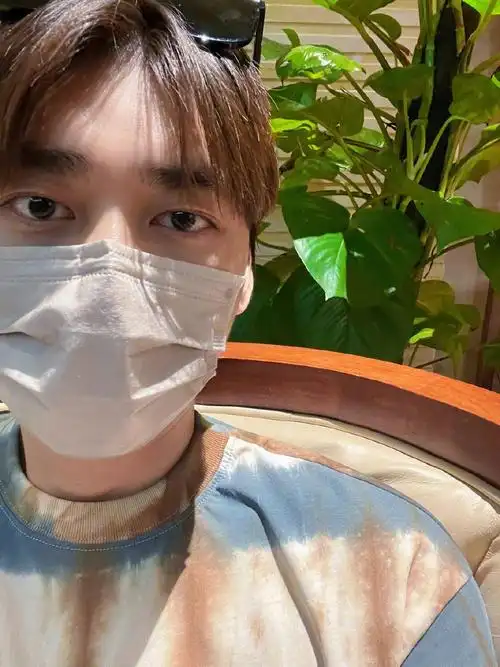 李易峰晒怼脸自拍照素颜状态绝绝子_峰峰