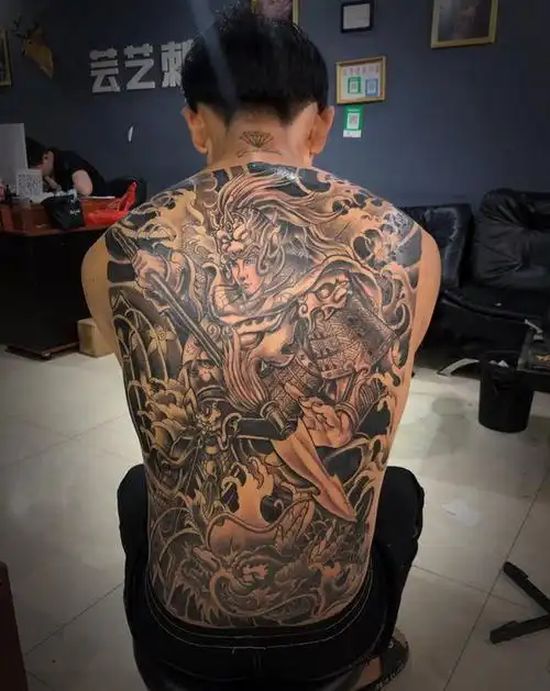 满背纹身图片_新传统赵子龙纹身图案