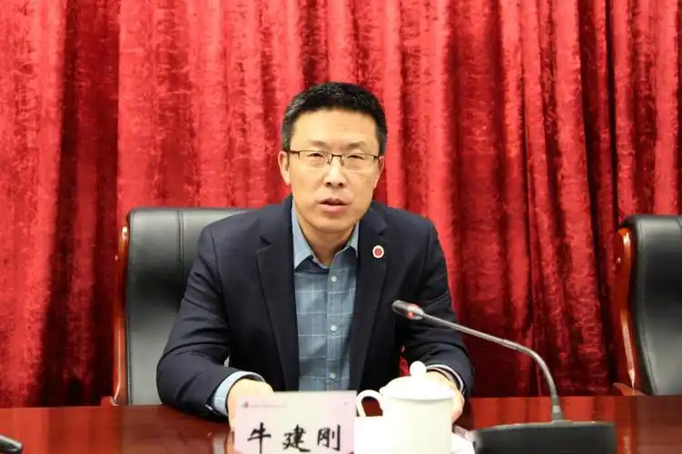 学校党委书记牟占军,党委副书记,校长牛建刚,党委副书记,纪委书记