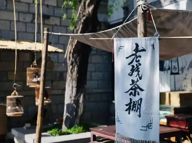 济南的"老残茶棚"(图源:摩点《百花洲笔记》项目页面)游戏的界面设计