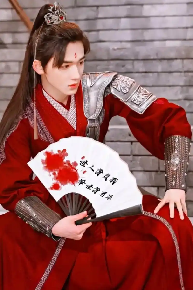 轩轩古装绝绝子,红衣简直就是美神降临#宋亚轩 #颜值 #古装 - 抖音