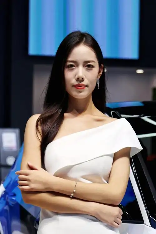 【2023成都车展】观皇冠陆放,赏美女车模!-爱卡汽车网论坛