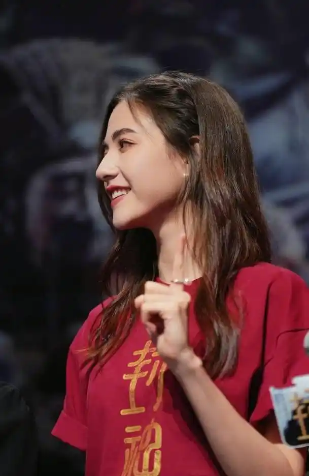 "苏妲己"娜然袁泉靓丽合影!混血美女身材曼妙太妖艳