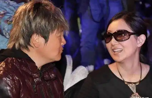 只是这段感情在过了八年之后也就是2009年两人就以分手收场.