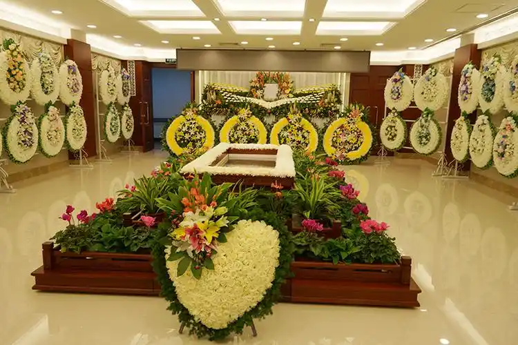 八宝山殡仪馆告别厅内景