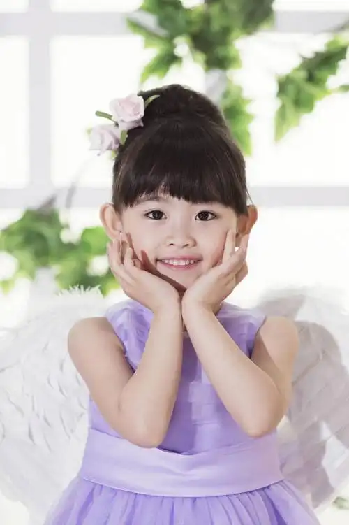 照片,室内,白天,快乐,幸福,草地,草坪,植物,窗户,羽毛,北京,日光,中国