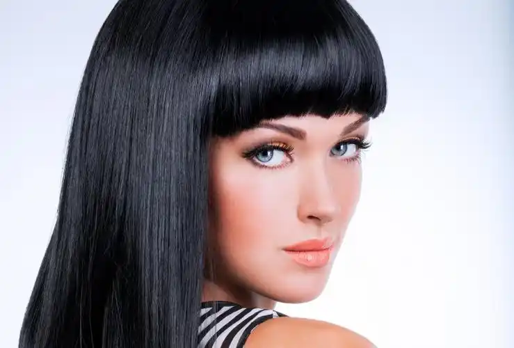 美女刘海发型4k壁纸图片_4k美女图片高清壁纸_墨鱼部落格