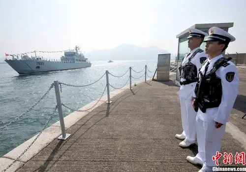 解放军驻港部队展开第13次建制单位轮换