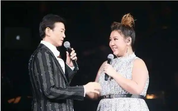 郑少秋女儿郑欣宜自曝渴望结婚,生育观暴露引热议,被嘲难找对象_生活