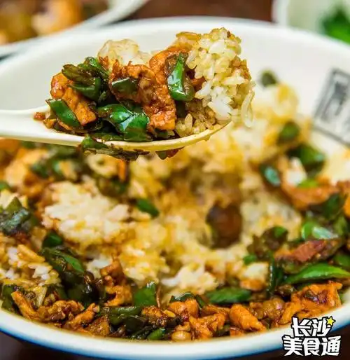 这家卖了33年盖码饭,都说它是长沙盖码饭界的鼻祖?