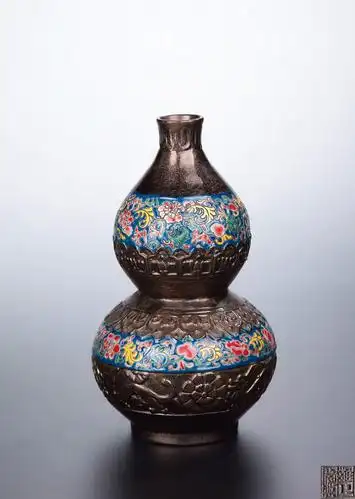 2139 清雍正 粉彩古铜釉花卉螭龙纹葫芦瓶
