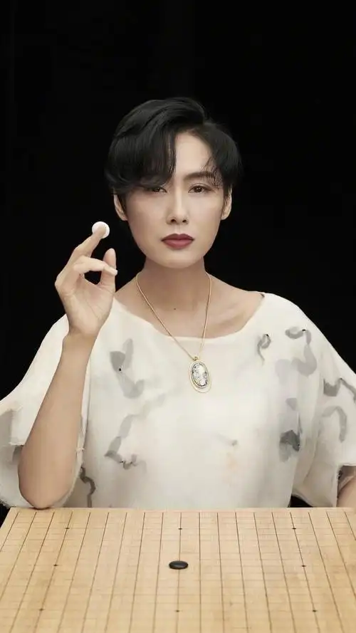 演员朱茵,心中最美的紫霞仙子,来看她的写真照吧