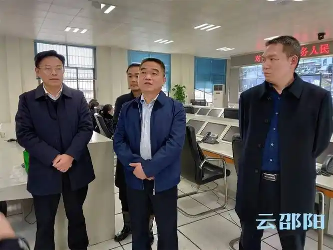 王永红赴县市区现场督战低温雨雪冰冻灾害天气防范应对工作_洞口县