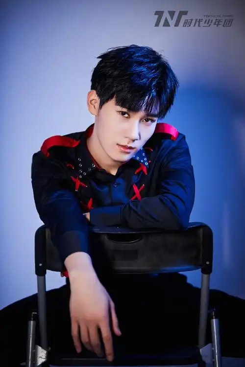 夏日少年派上线帅气体委张真源自信阳光好少年张真源夏日少年派