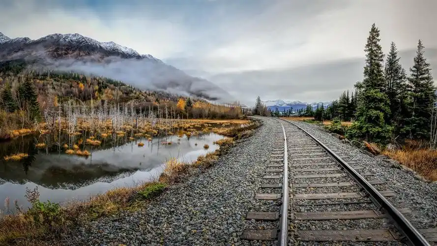 铁路,石头,湖泊,树木,雾,秋天 壁纸 - 1600x900