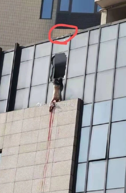 广东增城女子跳楼案,尸首分离现场触目惊心.