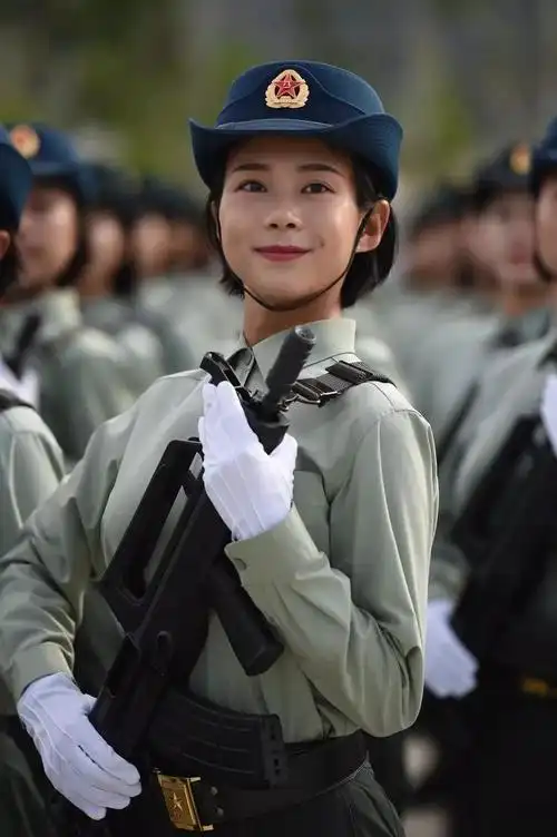 排面长王爽如愿成为徒步方队的女兵2019年庆祝新中国成立70周年阅兵成