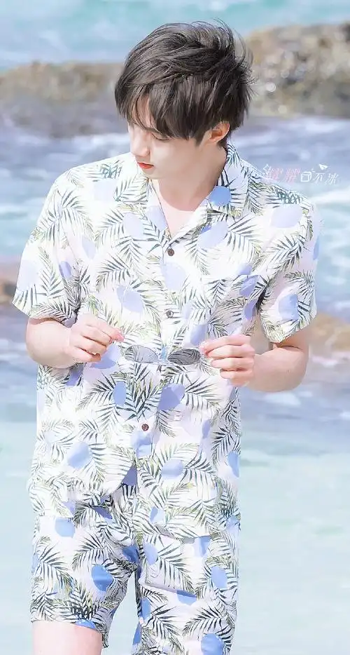 刘耀文海边自拍