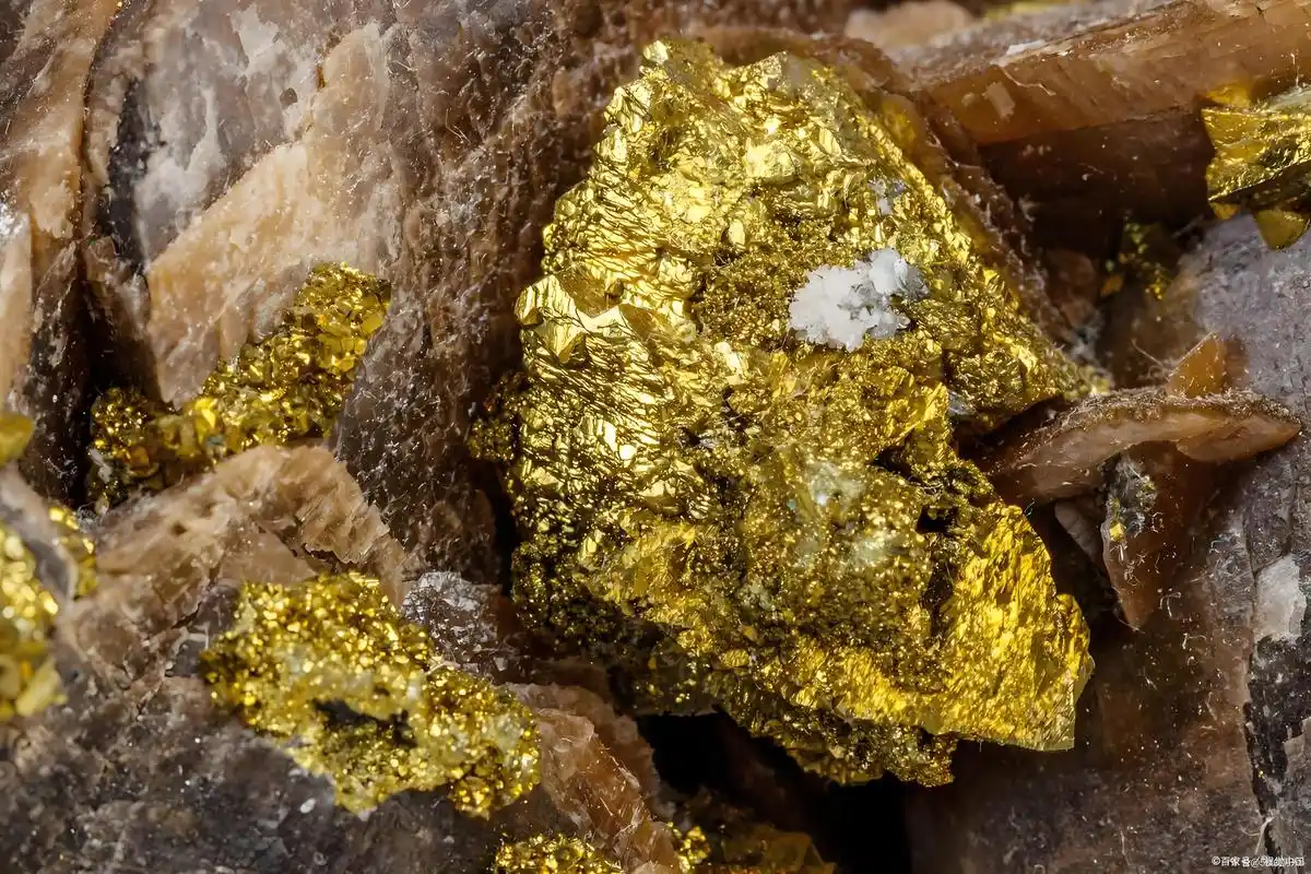 中国柴达木盆地发现大型金矿,储量达到43.2吨,黄金价格会降吗?