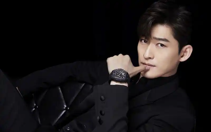 在《心动的信号》中张翰直言"初恋跟我是她最大的幸福,就是有这方面的