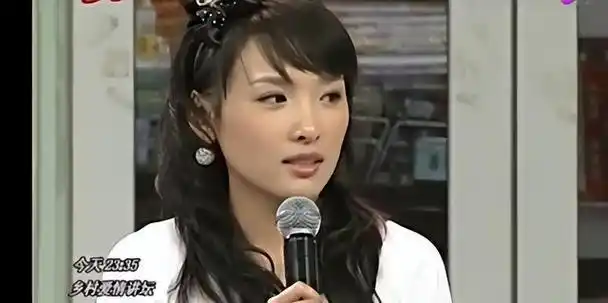 实际上,赵本山在栽培王君平的过程中,并未将她仅仅视为一个普通的徒弟