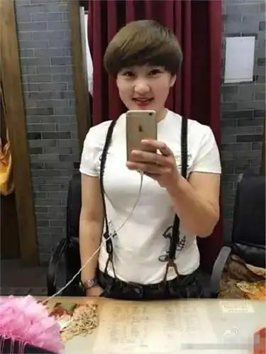 减肥吧_曾经240斤的"胖丫"减半如今瘦成了女神