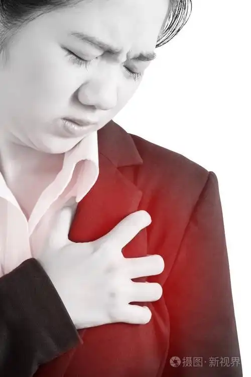 胸痛或哮喘的孤立的白色背景上一个女人白色背景上剪切路径