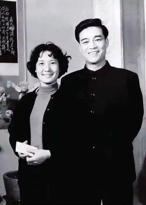 事实证明,"丧子"的94岁演员于洋,已经走上另一条"康庄大道"