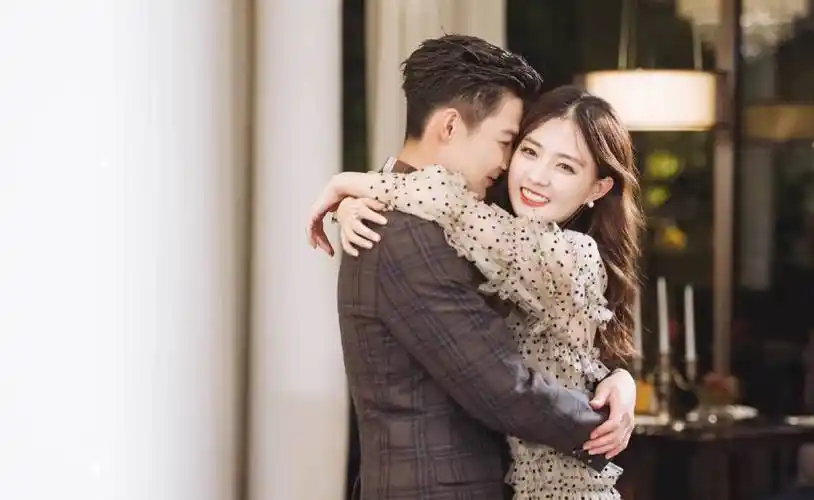 如今两人已经分手多年,徐璐被曝新恋情,总算是从前男友的阴霾中走出来