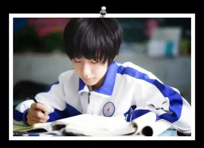 高中生贺峻霖已经是过去式了